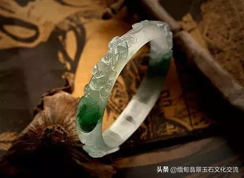讲解翡翠手镯知识,翡翠手镯的寓意-第57张图片-翡翠网 讲解翡翠手镯知识,翡翠手镯的寓意-第57张图片-翡翠网