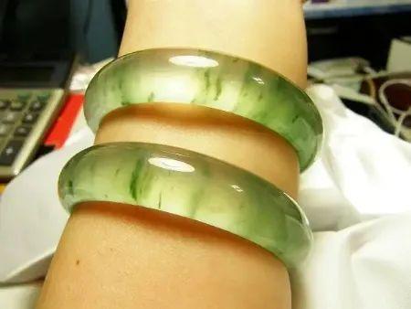 最贵的戈壁玛瑙石图片金丝种翡翠手镯价格-第9张图片-翡翠网 最贵的戈壁玛瑙石图片金丝种翡翠手镯价格-第9张图片-翡翠网