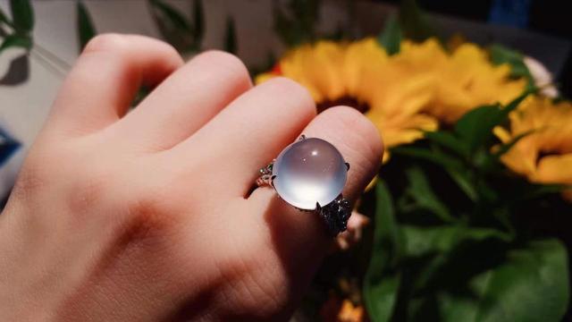 一千万满绿翡翠手镯毛料翡翠手镯起双眼皮-第11张图片-翡翠网 一千万满绿翡翠手镯毛料翡翠手镯起双眼皮-第11张图片-翡翠网