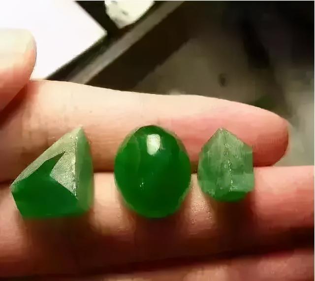 镶嵌的戒面怎么取下来,翡翠戒面原石-第6张图片-翡翠网 镶嵌的戒面怎么取下来,翡翠戒面原石-第6张图片-翡翠网