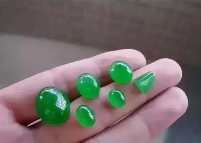 镶嵌的戒面怎么取下来,翡翠戒面原石-第7张图片-翡翠网 镶嵌的戒面怎么取下来,翡翠戒面原石-第7张图片-翡翠网