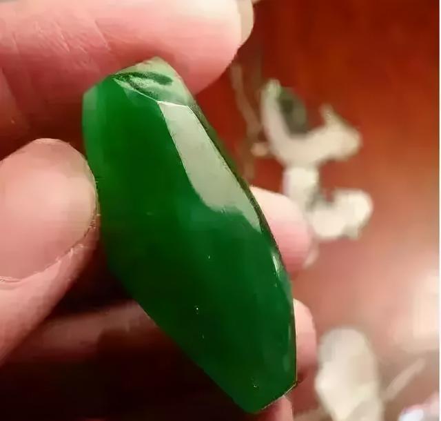 镶嵌的戒面怎么取下来,翡翠戒面原石-第8张图片-翡翠网 镶嵌的戒面怎么取下来,翡翠戒面原石-第8张图片-翡翠网