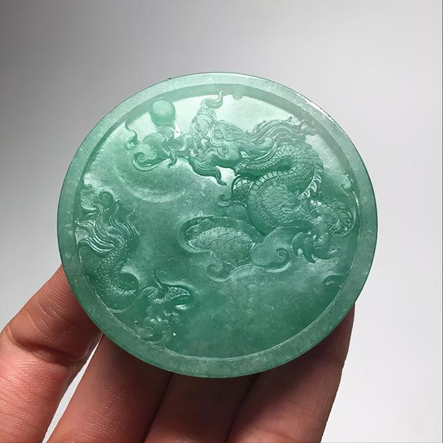 冰糯种翡翠手镯豆绿色糯种翡翠手镯-第3张图片-翡翠网 冰糯种翡翠手镯豆绿色糯种翡翠手镯-第3张图片-翡翠网