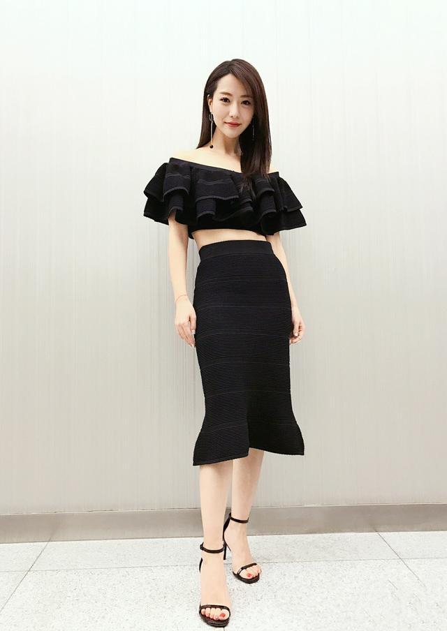 翡翠白冰宽边手镯白冰翡翠是属于冰种吗-第4张图片-翡翠网 翡翠白冰宽边手镯白冰翡翠是属于冰种吗-第4张图片-翡翠网