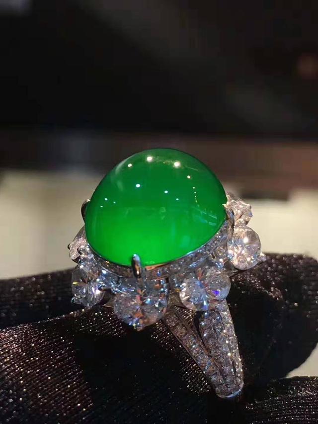 翡翠帝王绿图片欣赏冰种帝王绿翡翠价格及图片-第1张图片-翡翠网