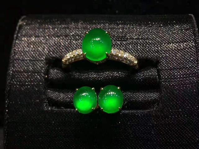 翡翠帝王绿图片欣赏冰种帝王绿翡翠价格及图片-第5张图片-翡翠网