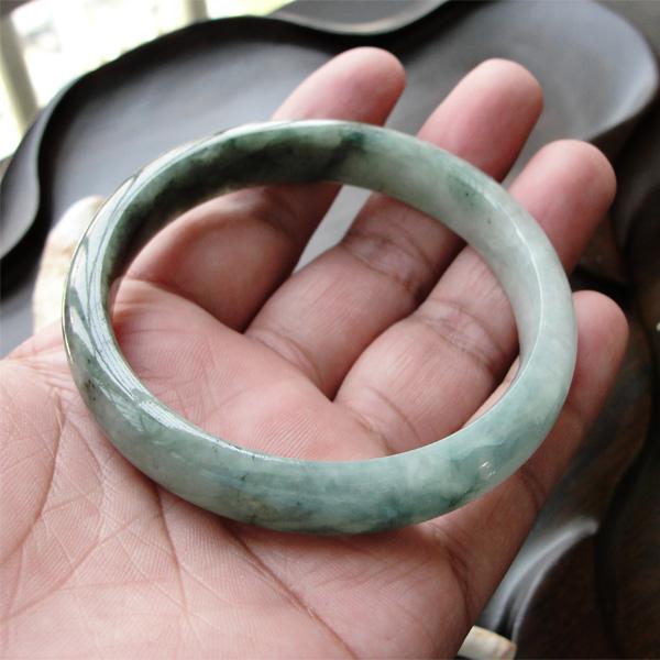 聊城买翡翠手镯,翡翠镯子有矿点能买吗-第1张图片-翡翠网 聊城买翡翠手镯,翡翠镯子有矿点能买吗-第1张图片-翡翠网