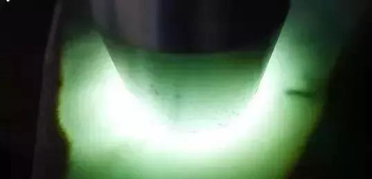 咋样看翡翠原石打灯的回光冰种翡翠原石打灯视频-第13张图片-翡翠网