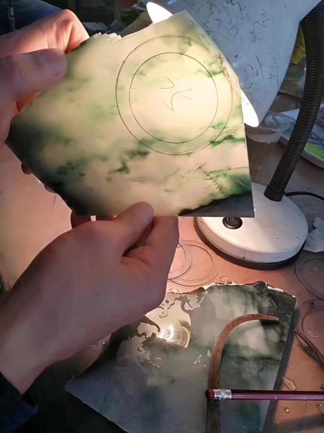 假手镯制作全过程视频,翡翠水手镯制作视频-第2张图片-翡翠网 假手镯制作全过程视频,翡翠水手镯制作视频-第2张图片-翡翠网