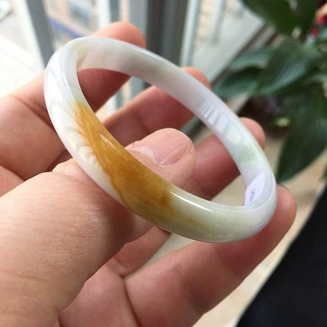 翡翠手镯带点黄翡带黄翡的翡翠手镯-第3张图片-翡翠网