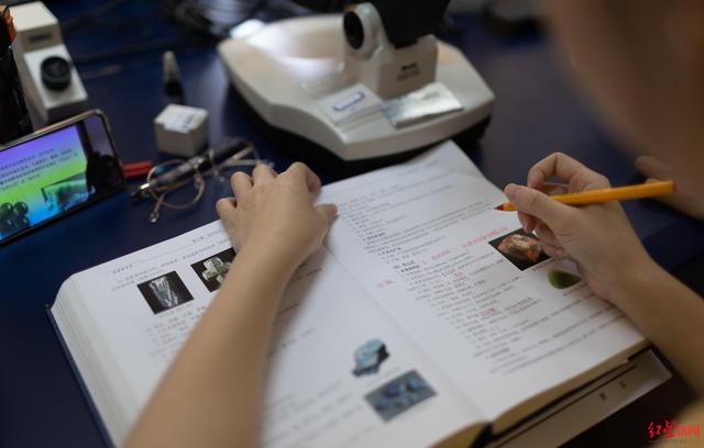 云南瑞丽珠宝学校哪些大学有翡翠珠宝专业知识-第4张图片-翡翠网