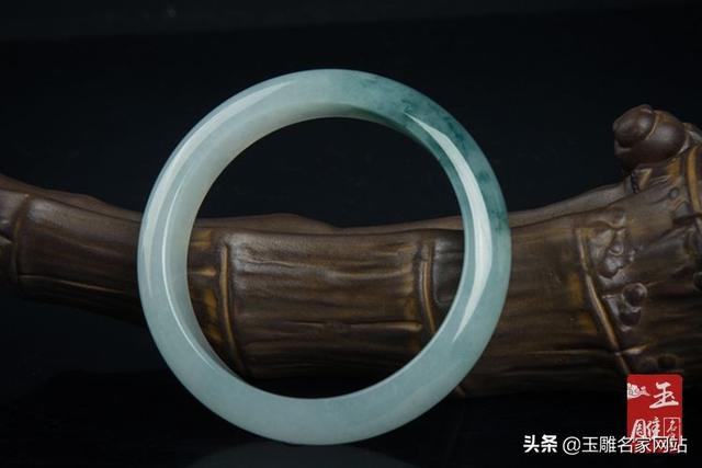 一般的翡翠玉手镯价位翡翠手镯a货最低价位-第4张图片-翡翠网