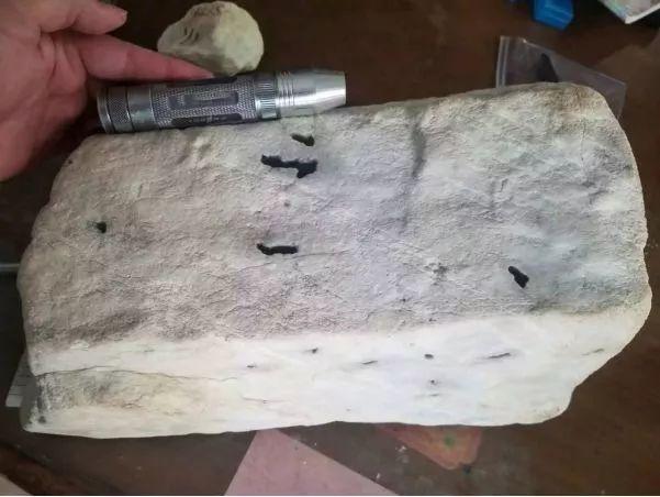 翡翠木那原石极品木那翡翠原石视频-第2张图片-翡翠网