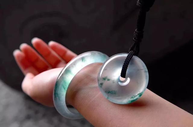 初学者翡翠怎么看种水翡翠板料如何分辨种水-第3张图片-翡翠网 初学者翡翠怎么看种水翡翠板料如何分辨种水-第3张图片-翡翠网