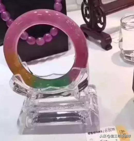 受沁翡翠手镯,五彩沁色翡翠价格-第3张图片-翡翠网 受沁翡翠手镯,五彩沁色翡翠价格-第3张图片-翡翠网