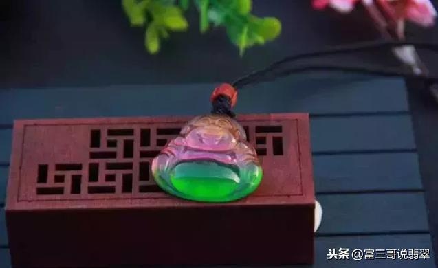 受沁翡翠手镯,五彩沁色翡翠价格-第5张图片-翡翠网 受沁翡翠手镯,五彩沁色翡翠价格-第5张图片-翡翠网