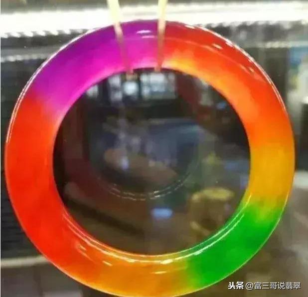 受沁翡翠手镯,五彩沁色翡翠价格-第6张图片-翡翠网 受沁翡翠手镯,五彩沁色翡翠价格-第6张图片-翡翠网