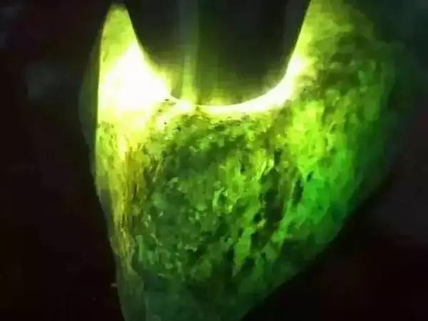 千万切翡翠原石视频,翡翠原石切蛋视频-第7张图片-翡翠网