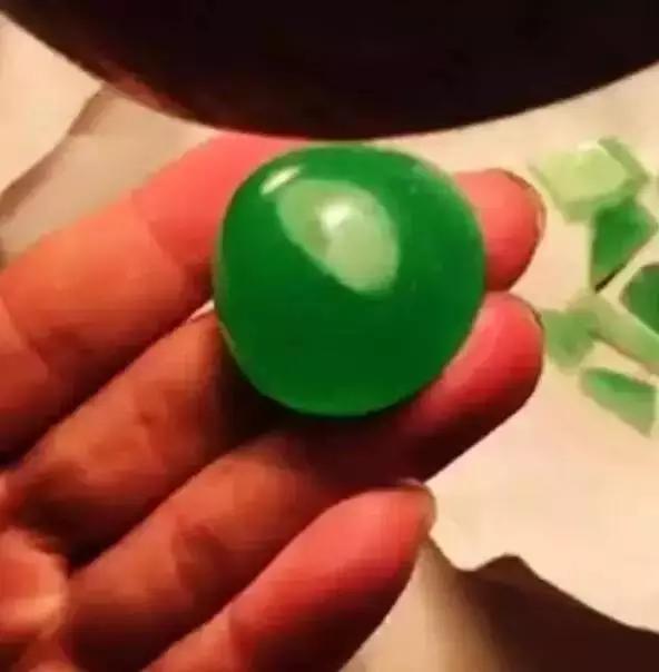 千万切翡翠原石视频,翡翠原石切蛋视频-第17张图片-翡翠网