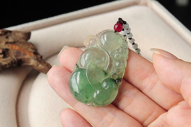 介绍翡翠的专业知识,翡翠专业知识翡翠的钢-第6张图片-翡翠网