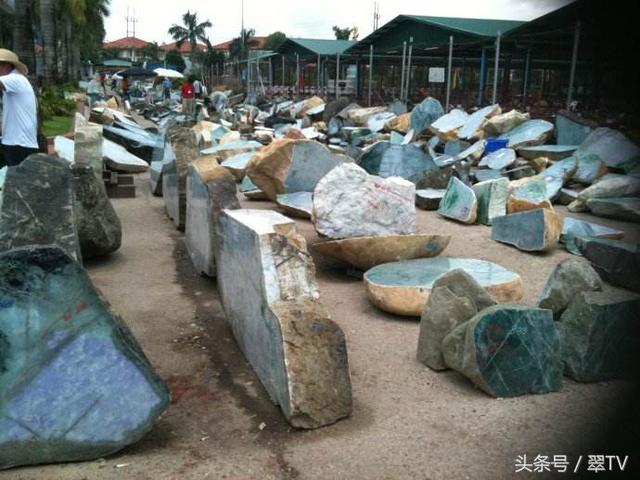 平洲玉镯价格,平洲哪里有便宜的翡翠手镯-第1张图片-翡翠网