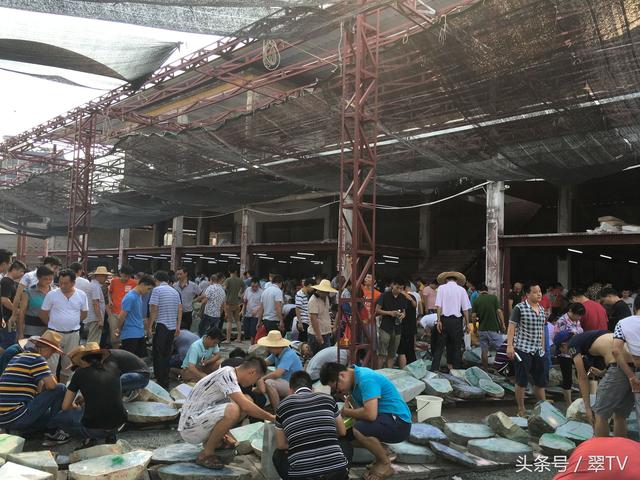 平洲玉镯价格,平洲哪里有便宜的翡翠手镯-第6张图片-翡翠网