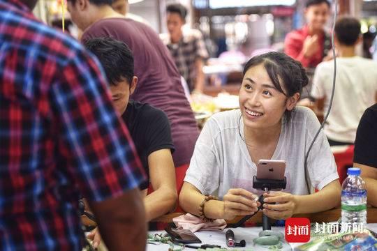 中国翡翠原石第一站翡翠原石哪个坑口的好-第11张图片-翡翠网 中国翡翠原石第一站翡翠原石哪个坑口的好-第11张图片-翡翠网