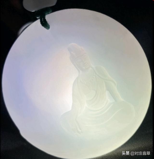 3000元的紫罗兰玉手镯紫罗兰深蓝翡翠手镯-第4张图片-翡翠网 3000元的紫罗兰玉手镯紫罗兰深蓝翡翠手镯-第4张图片-翡翠网