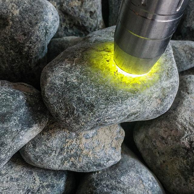 直播间寄卖翡翠原石可靠吗,翡翠原石蒙包料可信吗-第2张图片-翡翠网 直播间寄卖翡翠原石可靠吗,翡翠原石蒙包料可信吗-第2张图片-翡翠网