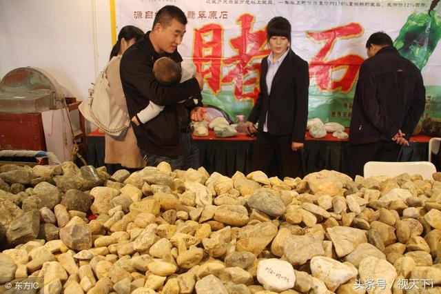 直播间寄卖翡翠原石可靠吗,翡翠原石蒙包料可信吗-第3张图片-翡翠网 直播间寄卖翡翠原石可靠吗,翡翠原石蒙包料可信吗-第3张图片-翡翠网