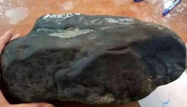 莫莫亮场口翡翠莫莫亮翡翠原石-第2张图片-翡翠网 莫莫亮场口翡翠莫莫亮翡翠原石-第2张图片-翡翠网