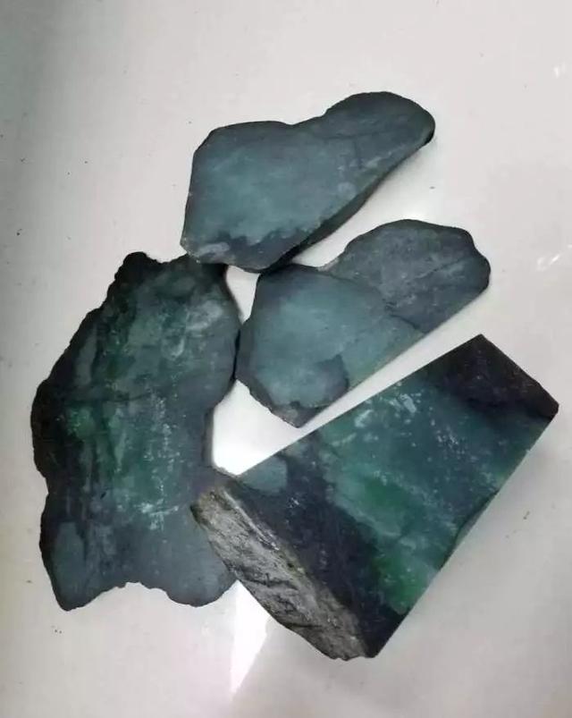 莫莫亮场口翡翠莫莫亮翡翠原石-第7张图片-翡翠网 莫莫亮场口翡翠莫莫亮翡翠原石-第7张图片-翡翠网