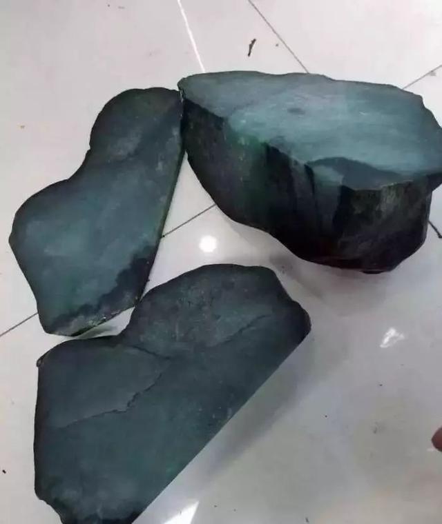 莫莫亮场口翡翠莫莫亮翡翠原石-第8张图片-翡翠网 莫莫亮场口翡翠莫莫亮翡翠原石-第8张图片-翡翠网