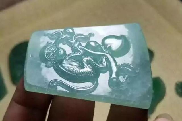 莫莫亮场口翡翠莫莫亮翡翠原石-第10张图片-翡翠网 莫莫亮场口翡翠莫莫亮翡翠原石-第10张图片-翡翠网