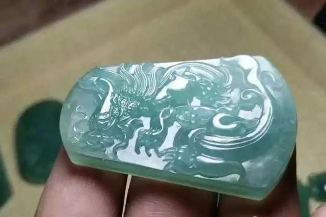 莫莫亮场口翡翠莫莫亮翡翠原石-第11张图片-翡翠网 莫莫亮场口翡翠莫莫亮翡翠原石-第11张图片-翡翠网