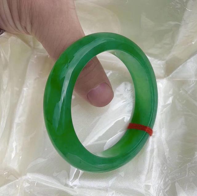 遇到翡翠不懂知识点欢迎提问,手镯怎么样才能偷-第3张图片-翡翠网