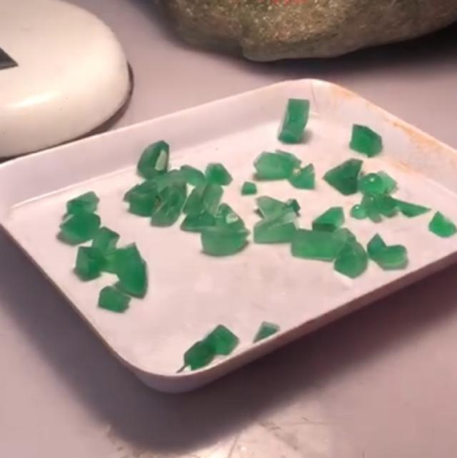 遇到翡翠不懂知识点欢迎提问,手镯怎么样才能偷-第6张图片-翡翠网