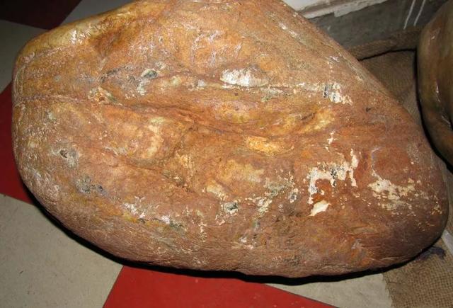 翡翠原石切割多少钱翡翠原石切法三彩-第9张图片-翡翠网 翡翠原石切割多少钱翡翠原石切法三彩-第9张图片-翡翠网