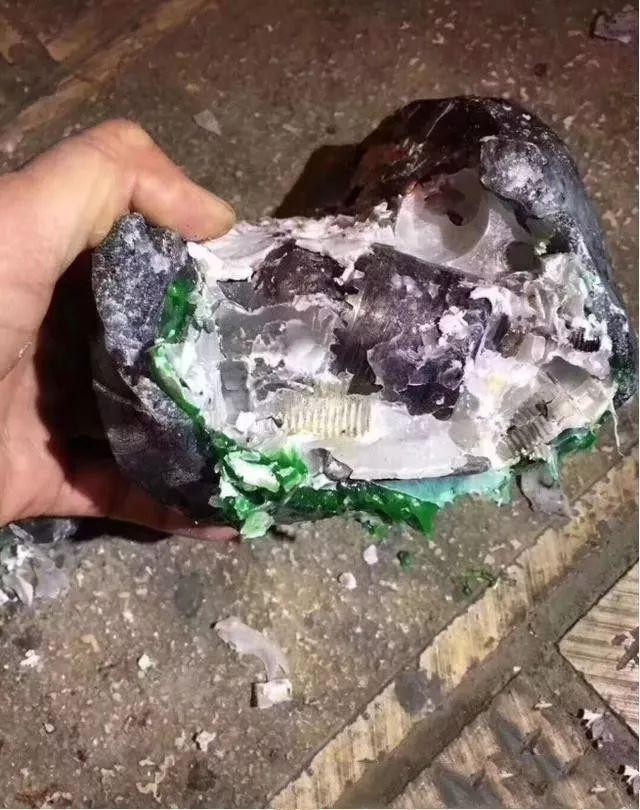 翡翠原石切割多少钱翡翠原石切法三彩-第26张图片-翡翠网 翡翠原石切割多少钱翡翠原石切法三彩-第26张图片-翡翠网