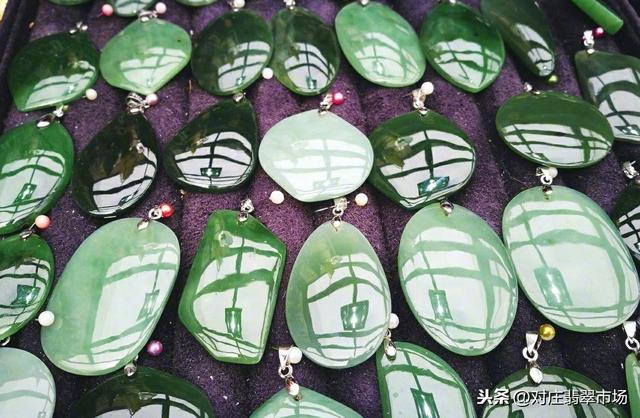 原石翡翠矿场哪些地方有,怎么选翡翠原石-第6张图片-翡翠网 原石翡翠矿场哪些地方有,怎么选翡翠原石-第6张图片-翡翠网