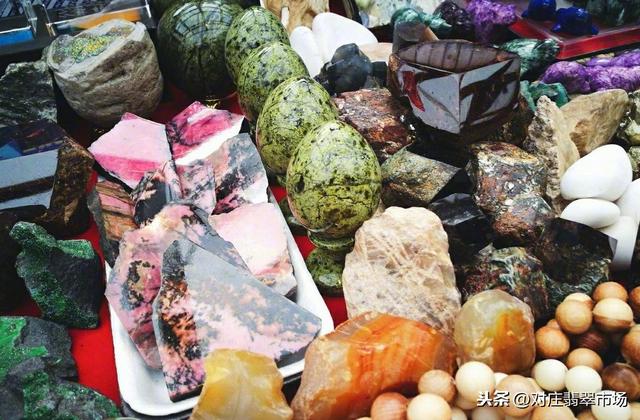 原石翡翠矿场哪些地方有,怎么选翡翠原石-第7张图片-翡翠网 原石翡翠矿场哪些地方有,怎么选翡翠原石-第7张图片-翡翠网