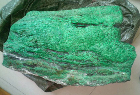 翡翠原石的价位特色翡翠原石-第1张图片-翡翠网 翡翠原石的价位特色翡翠原石-第1张图片-翡翠网