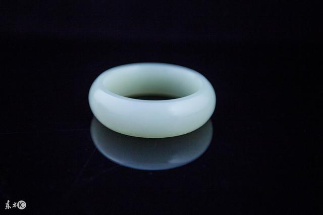 石英岩玉老玉镯一对,翡翠手镯好还是石英玉好-第1张图片-翡翠网 石英岩玉老玉镯一对,翡翠手镯好还是石英玉好-第1张图片-翡翠网