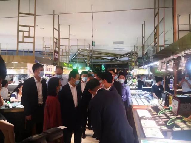 林宁**翡翠原石翡翠原石叫什么-第5张图片-翡翠网 林宁**翡翠原石翡翠原石叫什么-第5张图片-翡翠网