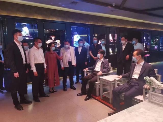 林宁**翡翠原石翡翠原石叫什么-第6张图片-翡翠网 林宁**翡翠原石翡翠原石叫什么-第6张图片-翡翠网