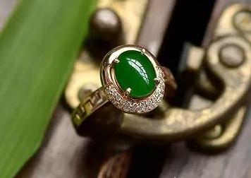 翡翠毛料原石,翡翠原石通体砖-第2张图片-翡翠网 翡翠毛料原石,翡翠原石通体砖-第2张图片-翡翠网