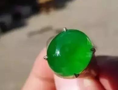 翡翠毛料原石,翡翠原石通体砖-第3张图片-翡翠网 翡翠毛料原石,翡翠原石通体砖-第3张图片-翡翠网