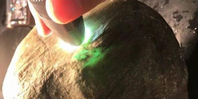 翡翠原石正冰料的价格,翡翠原石冰料-第6张图片-翡翠网