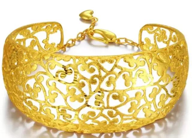 玉镯戴久了会变色吗,翡翠手镯变色能恢复吗-第2张图片-翡翠网 玉镯戴久了会变色吗,翡翠手镯变色能恢复吗-第2张图片-翡翠网