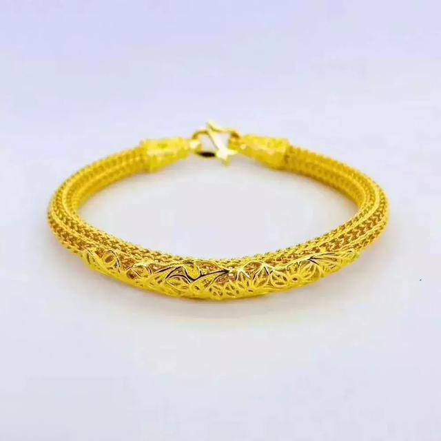 玉镯戴久了会变色吗,翡翠手镯变色能恢复吗-第5张图片-翡翠网 玉镯戴久了会变色吗,翡翠手镯变色能恢复吗-第5张图片-翡翠网